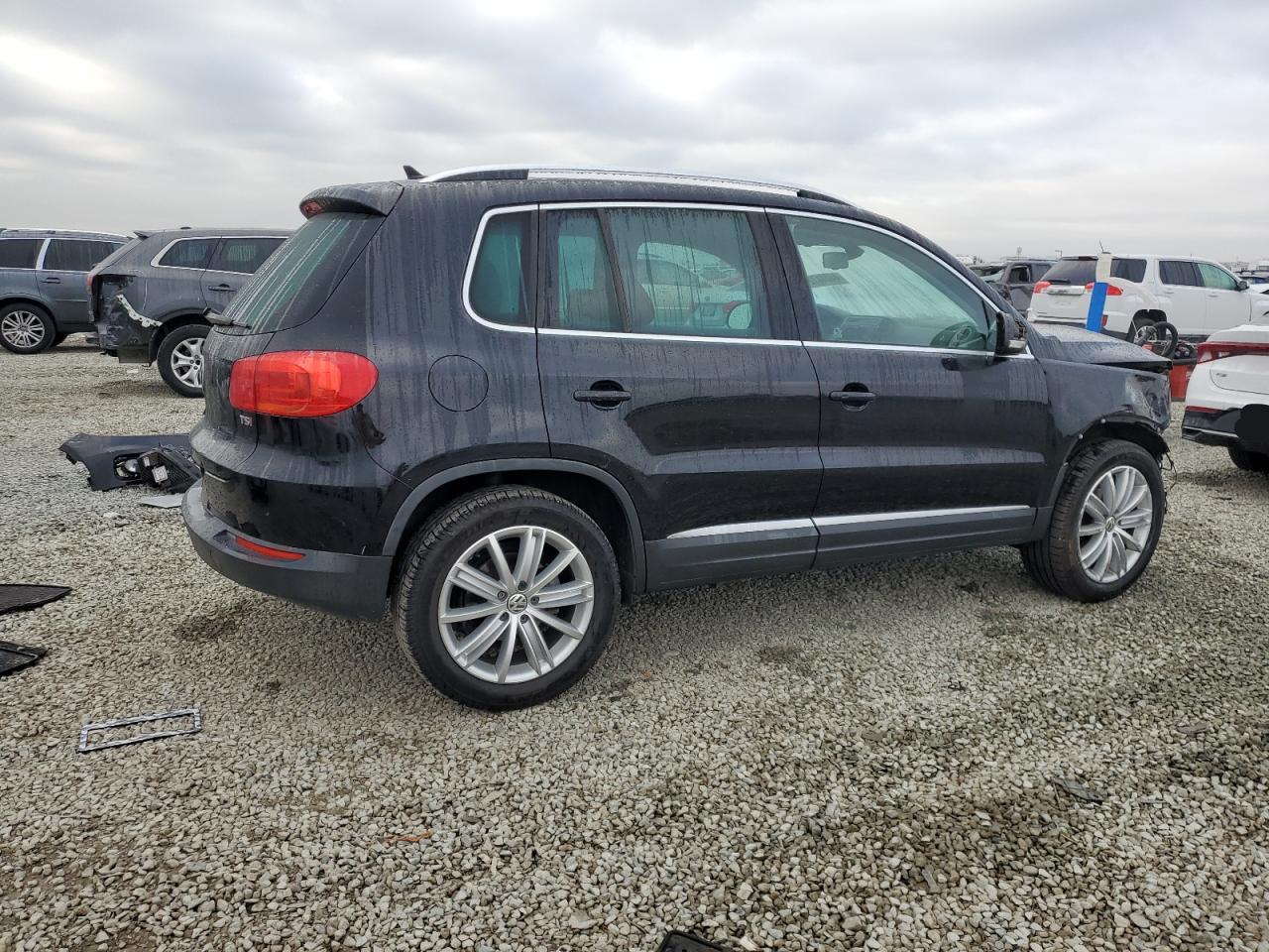 2016 Volkswagen Tiguan - Image 3