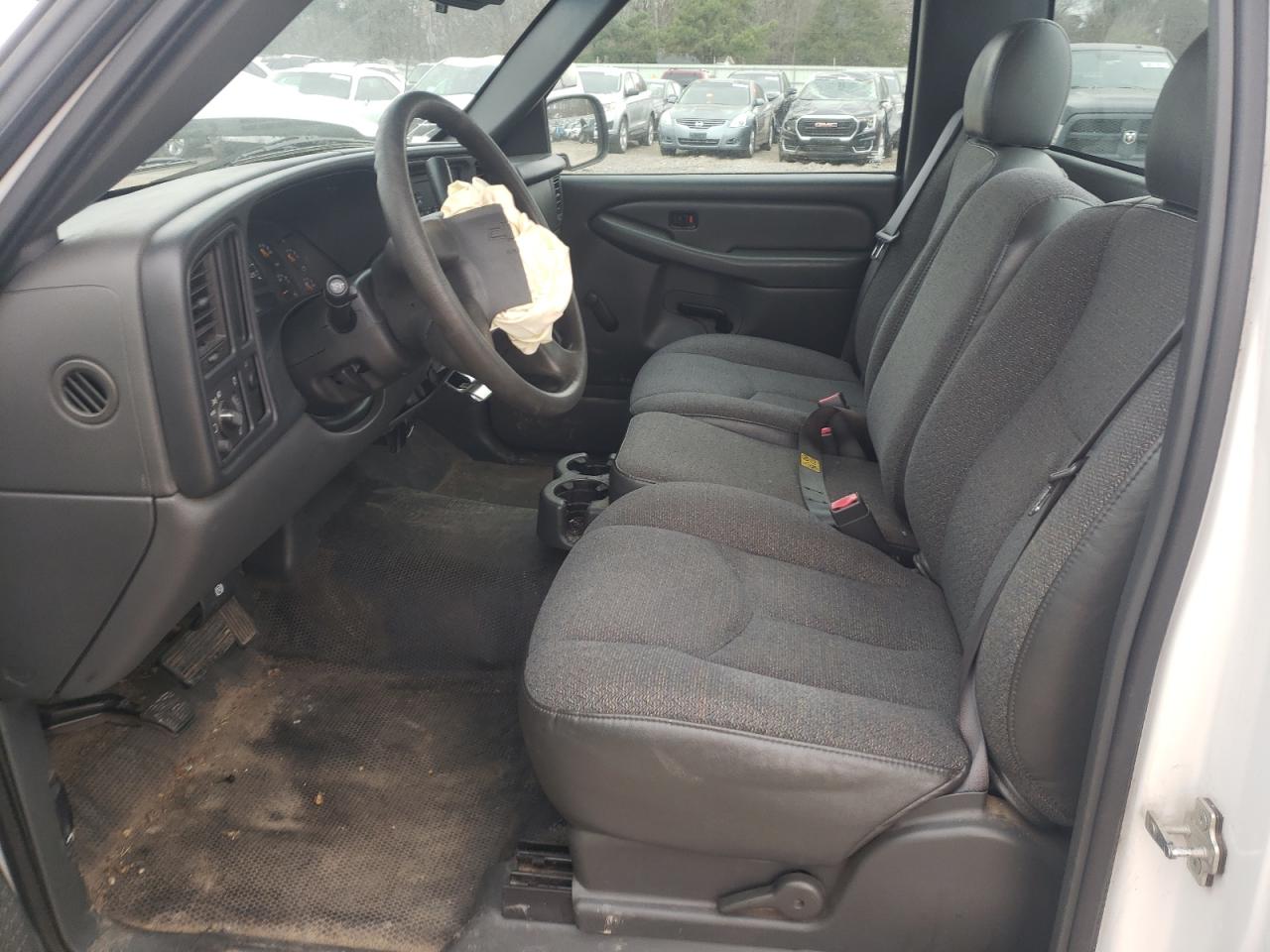 2004 Chevrolet Silverado - Image 7