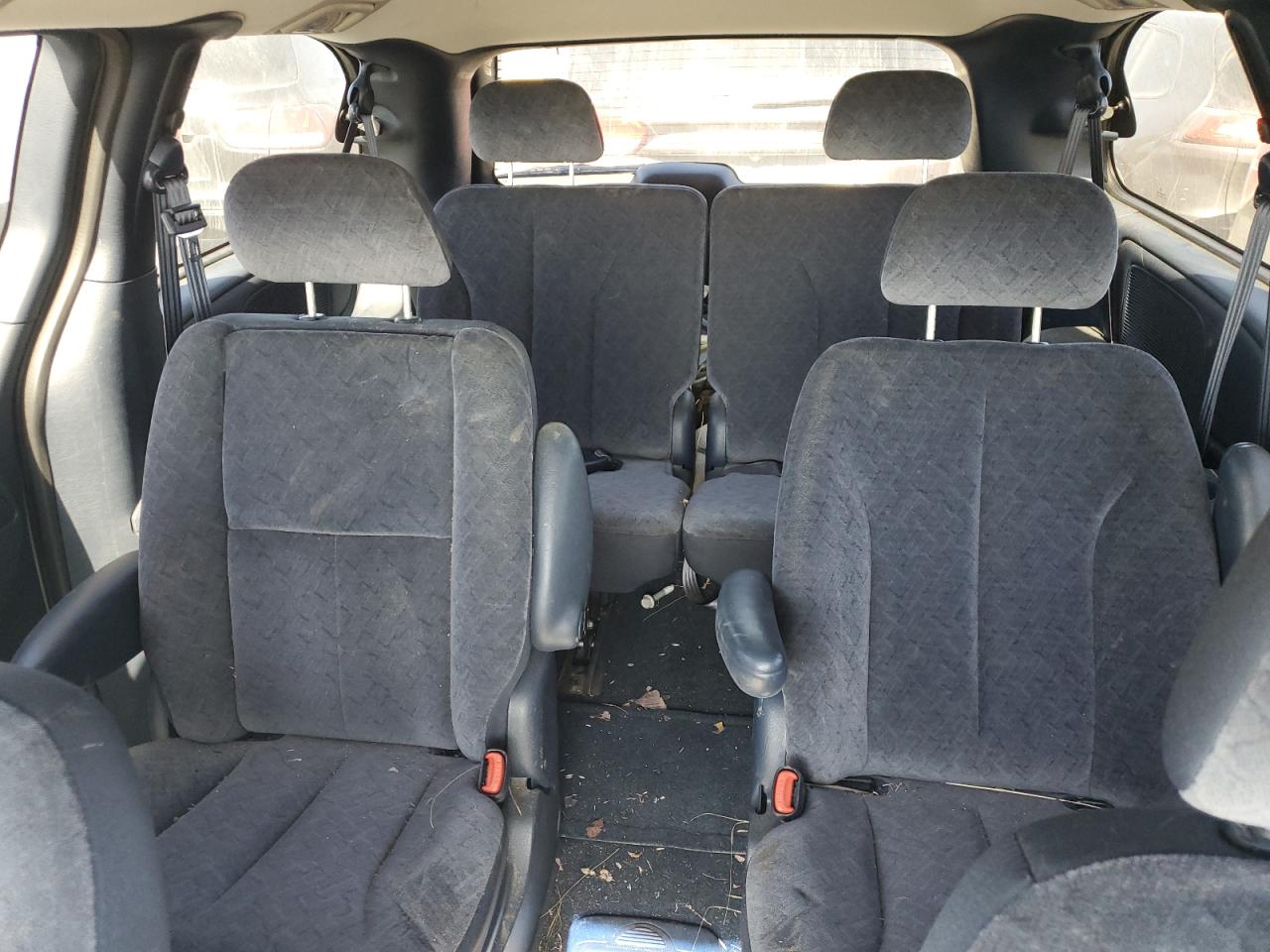 2002 Chrysler Town & Country - Image 10