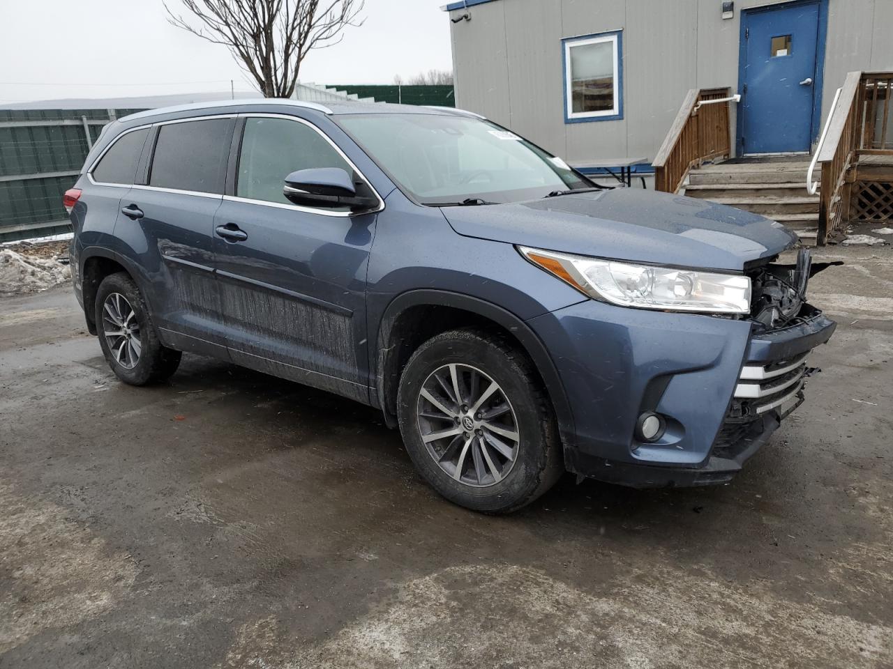 2017 Toyota Highlander - Image 4