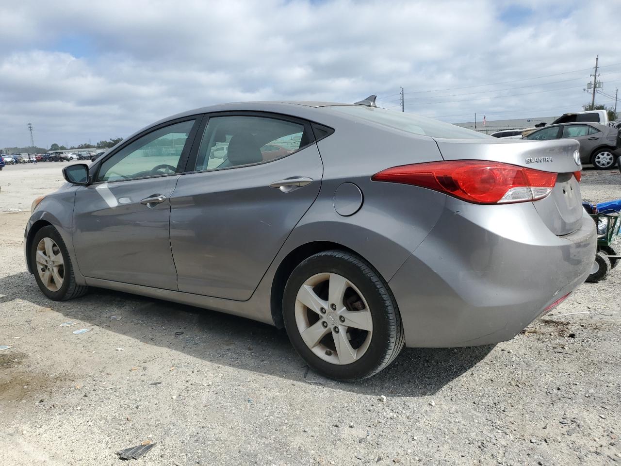 2011 Hyundai Elantra - Image 2