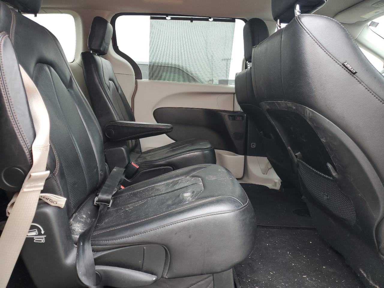 2019 Chrysler Pacifica - Image 11
