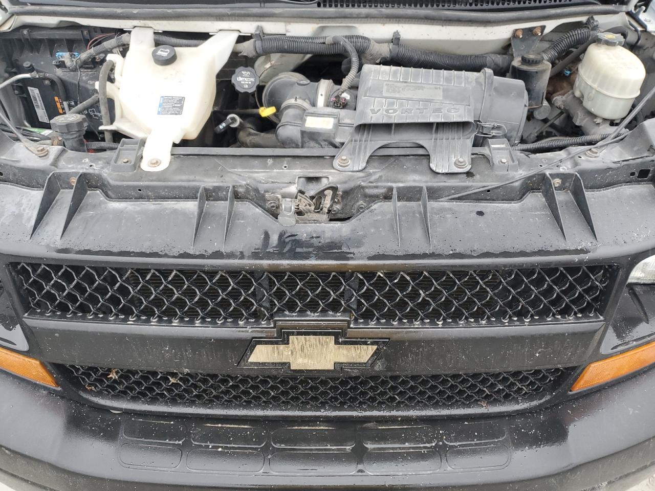 2015 Chevrolet Express - Image 11