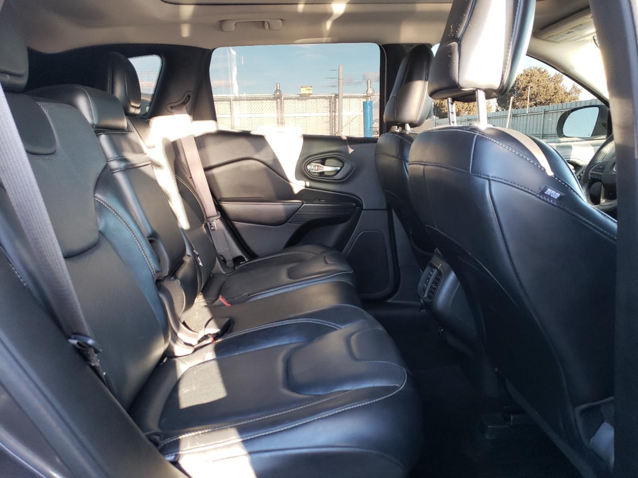2014 Jeep Grand Cherokee - Image 12