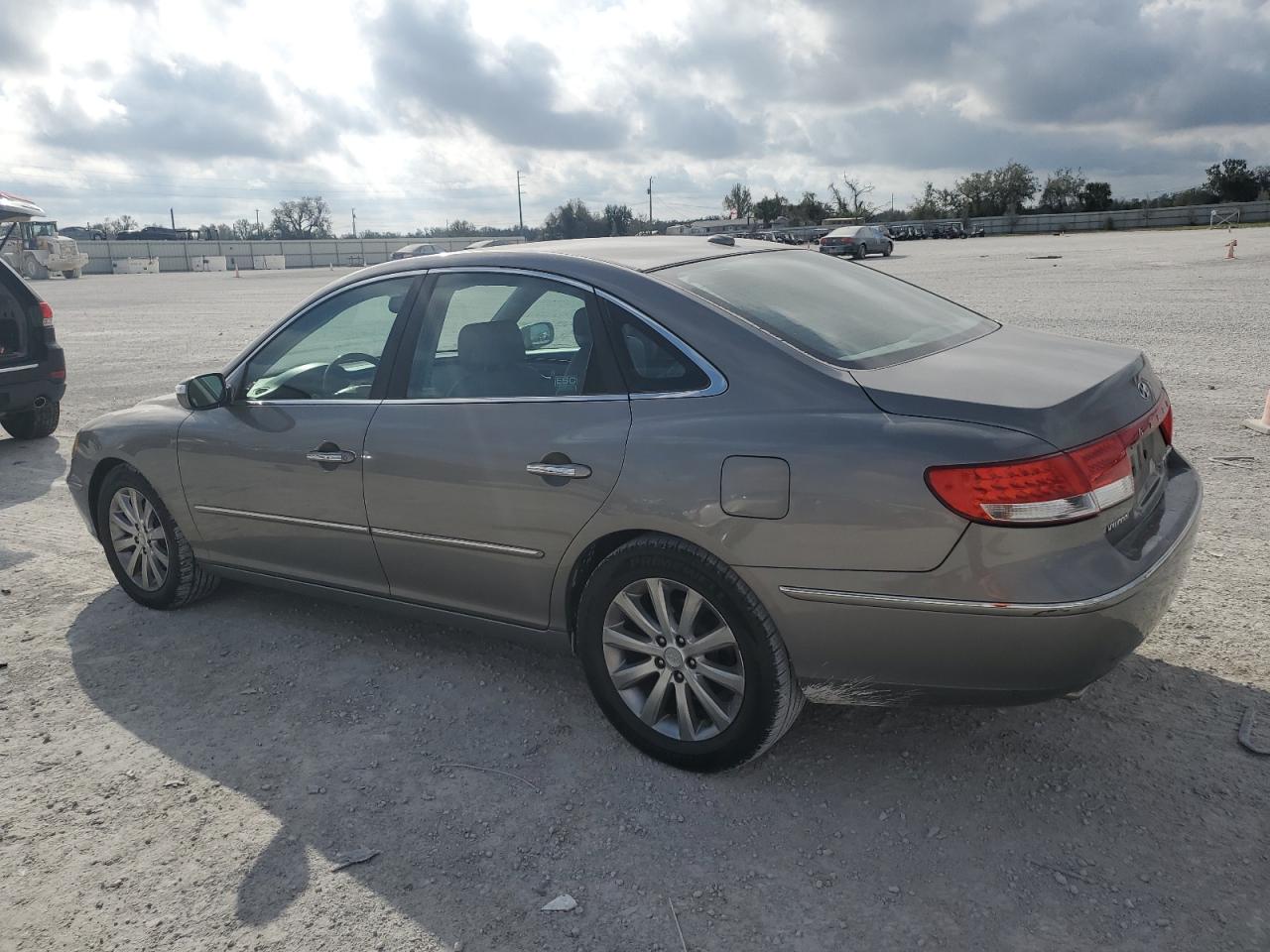 2009 Hyundai Azera - Image 2