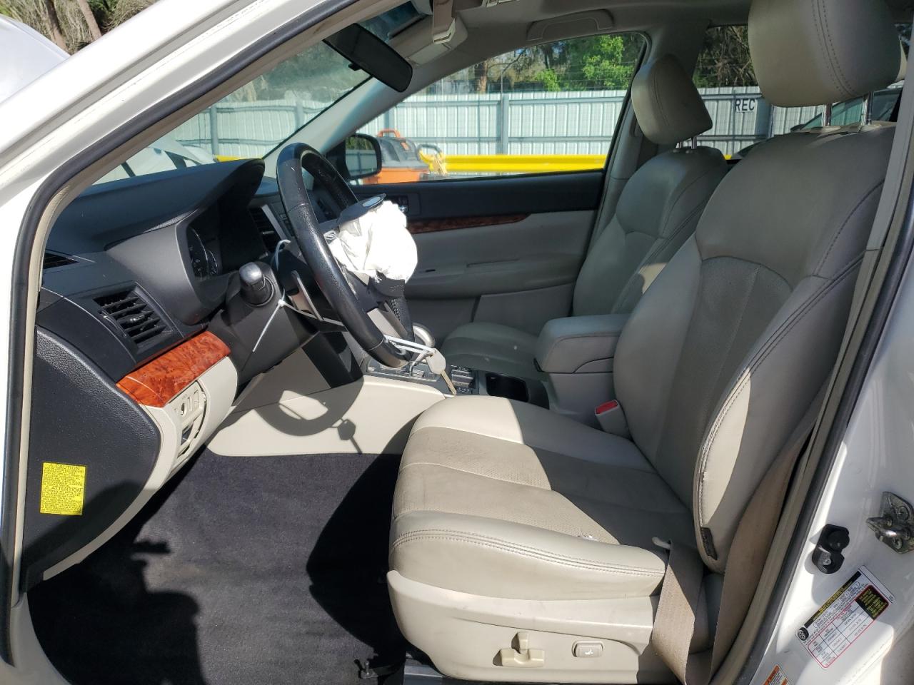 2010 Subaru Outback - Image 7