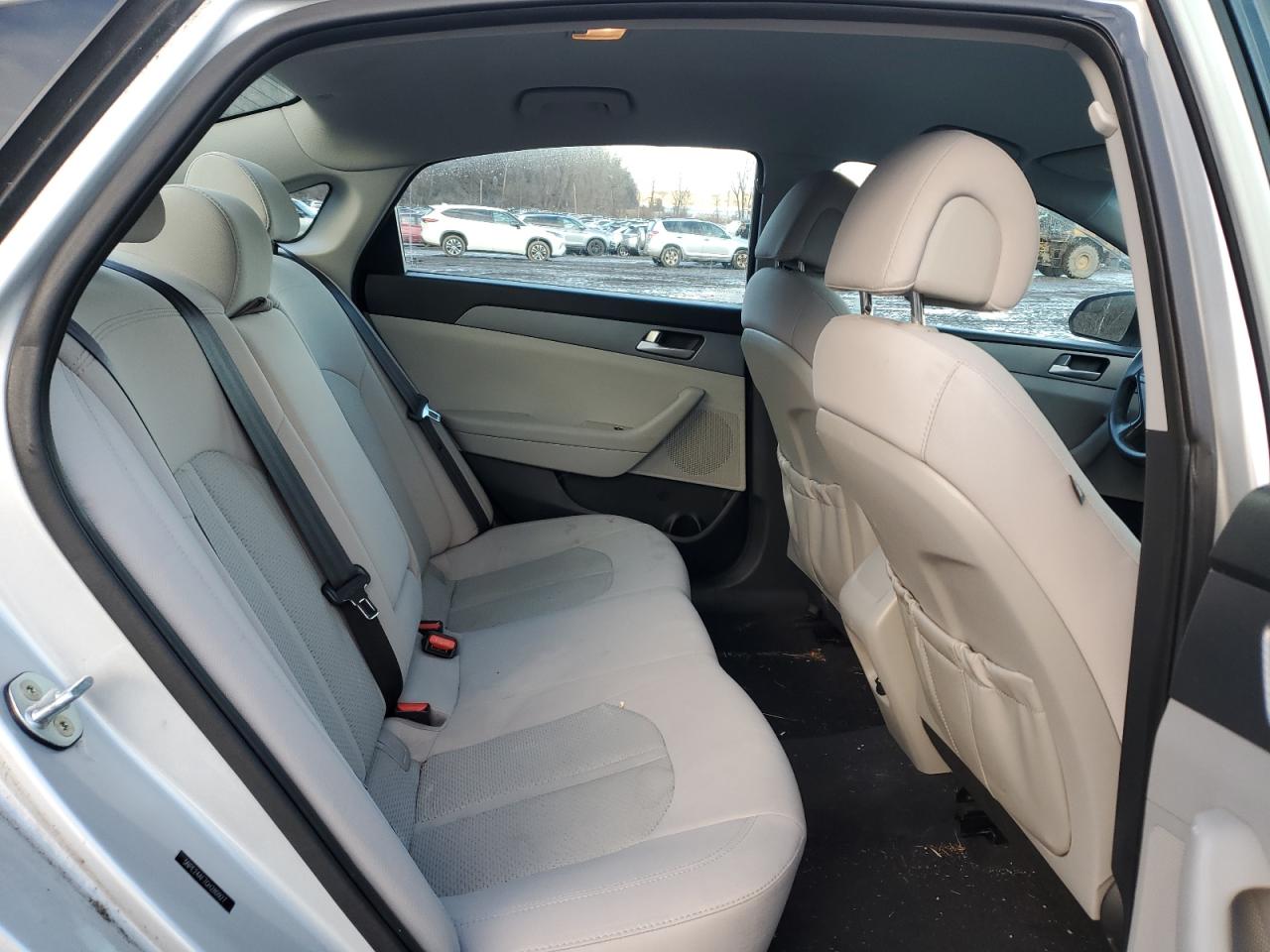 2016 Hyundai Sonata - Image 10