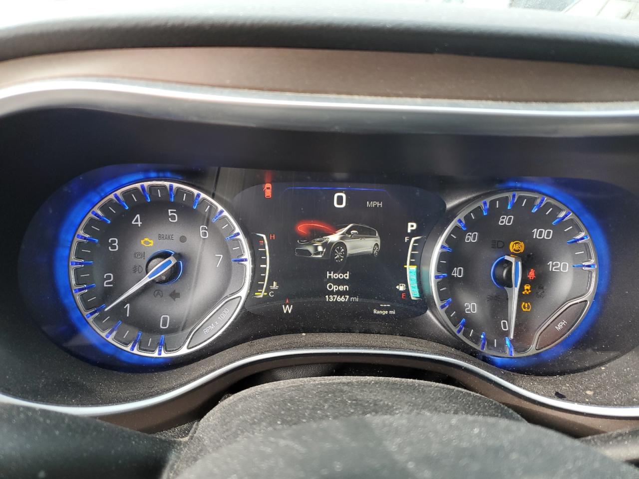 2017 Chrysler Pacifica - Image 9