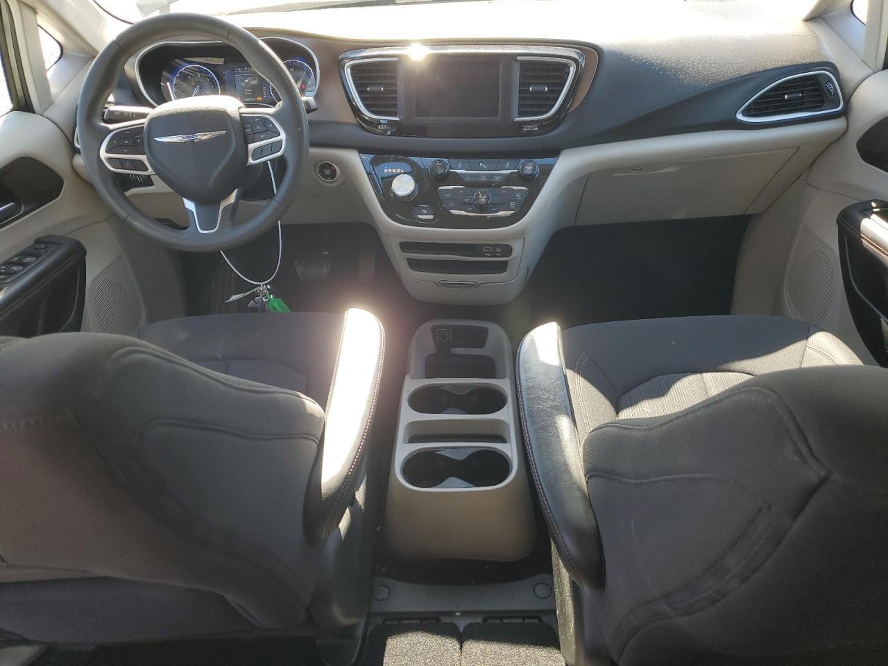 2018 Chrysler Pacifica - Image 8