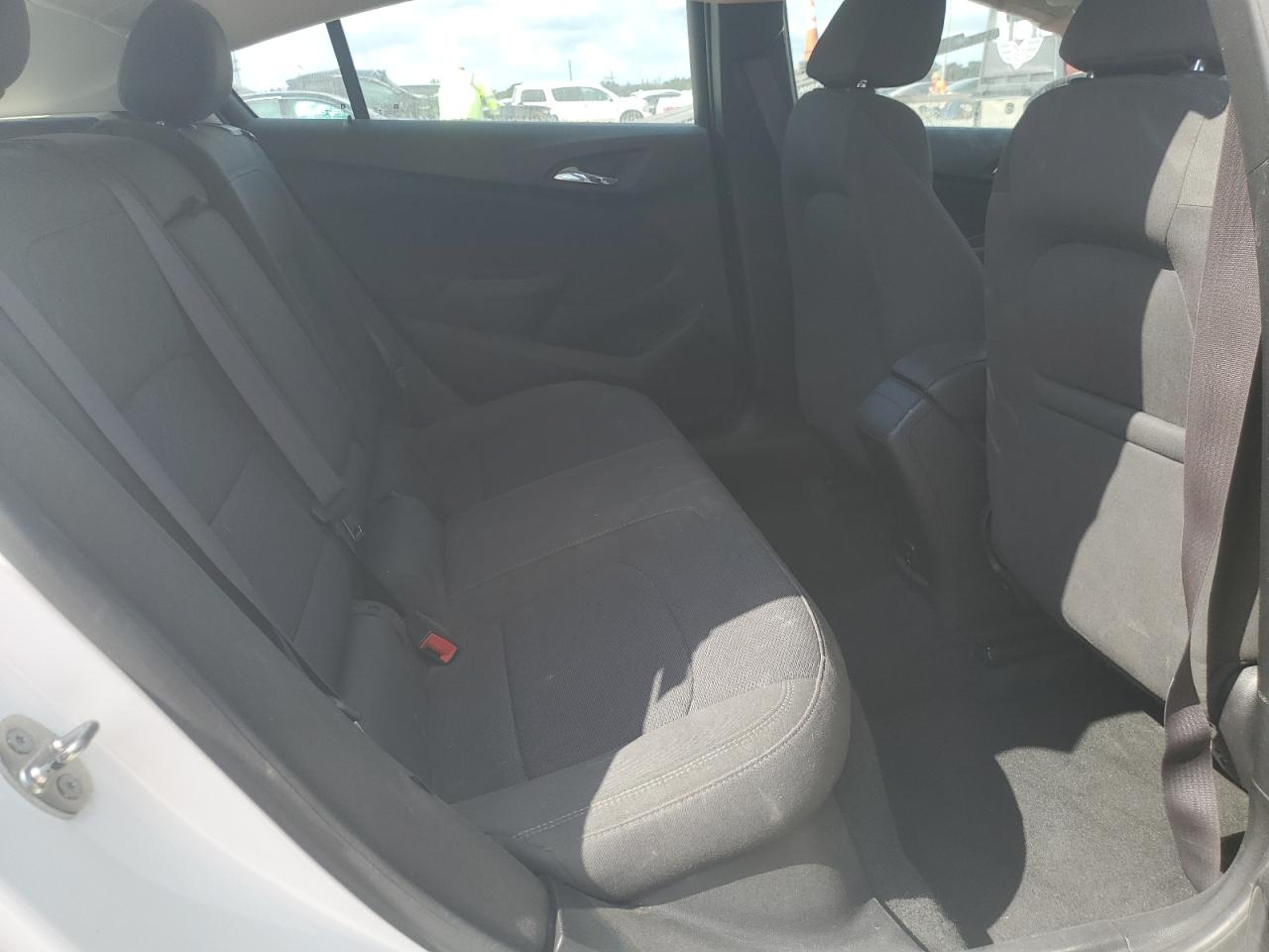 2017 Chevrolet Cruze - Image 10