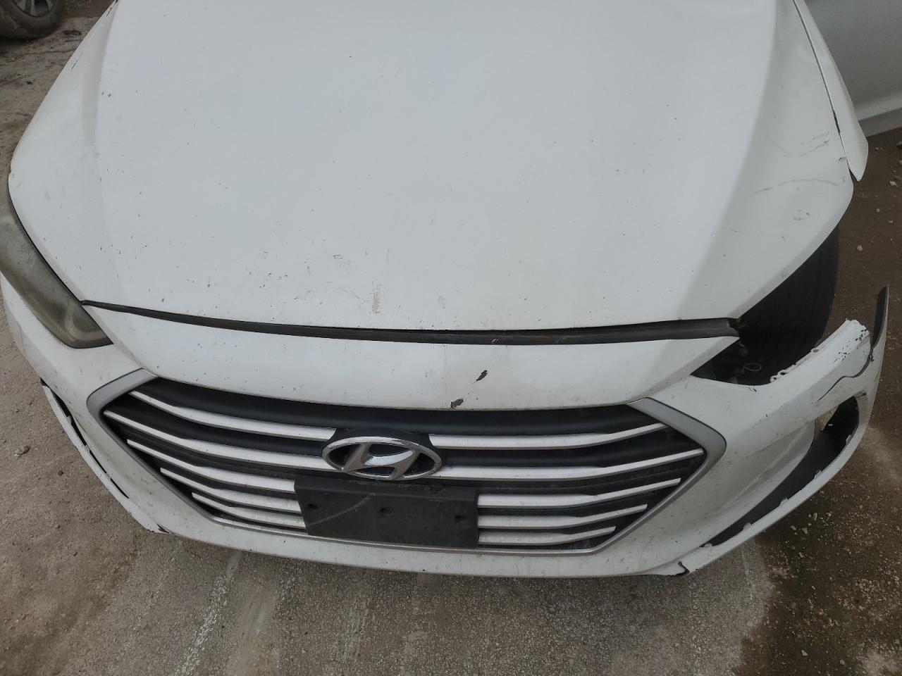 2017 Hyundai Elantra - Image 12