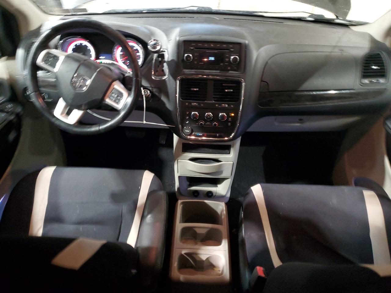 2015 Dodge Caravan - Image 8