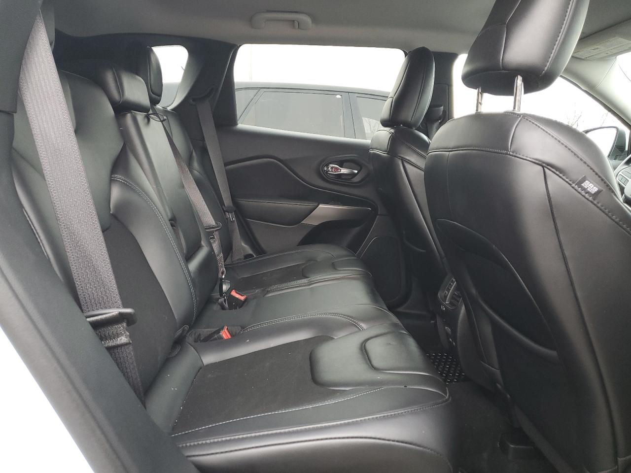 2020 Jeep Grand Cherokee - Image 11