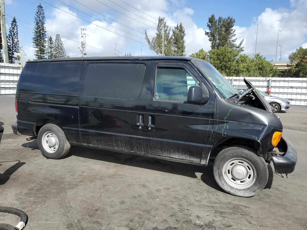 2006 Ford Econoline - Image 4