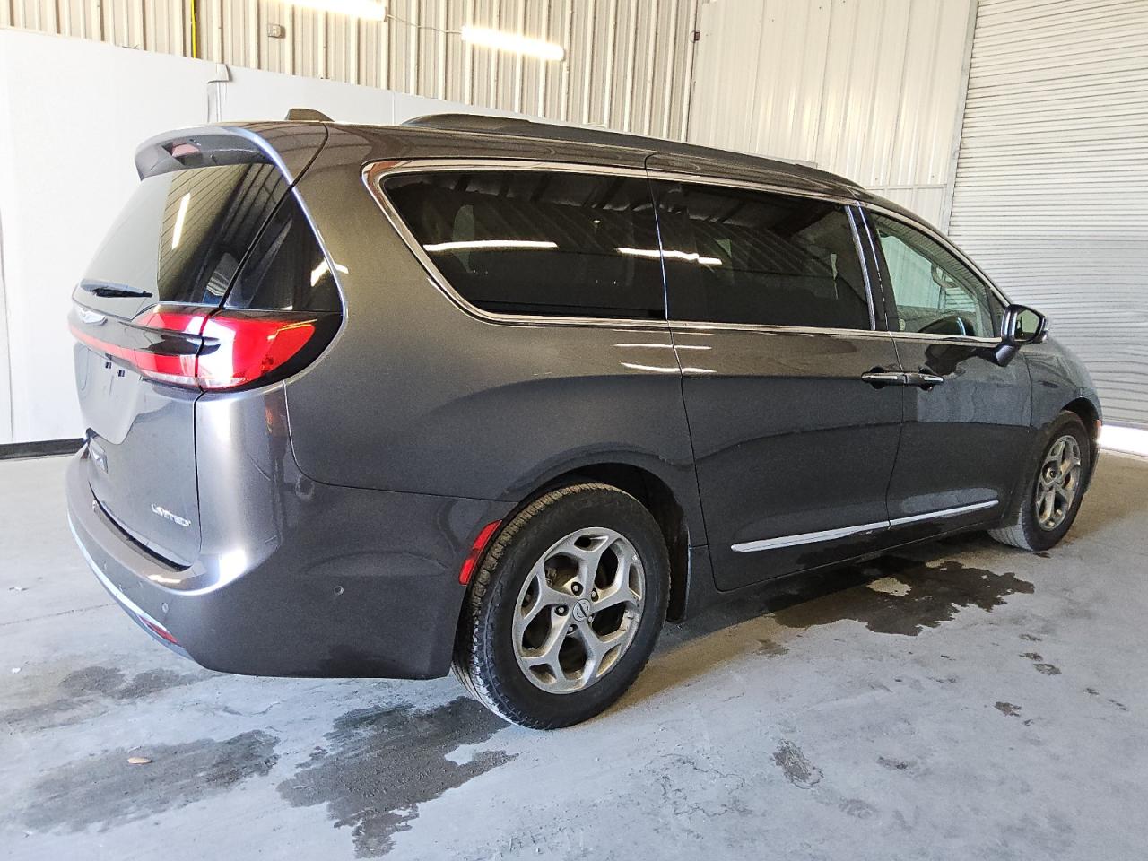 2022 Chrysler Pacifica - Image 3