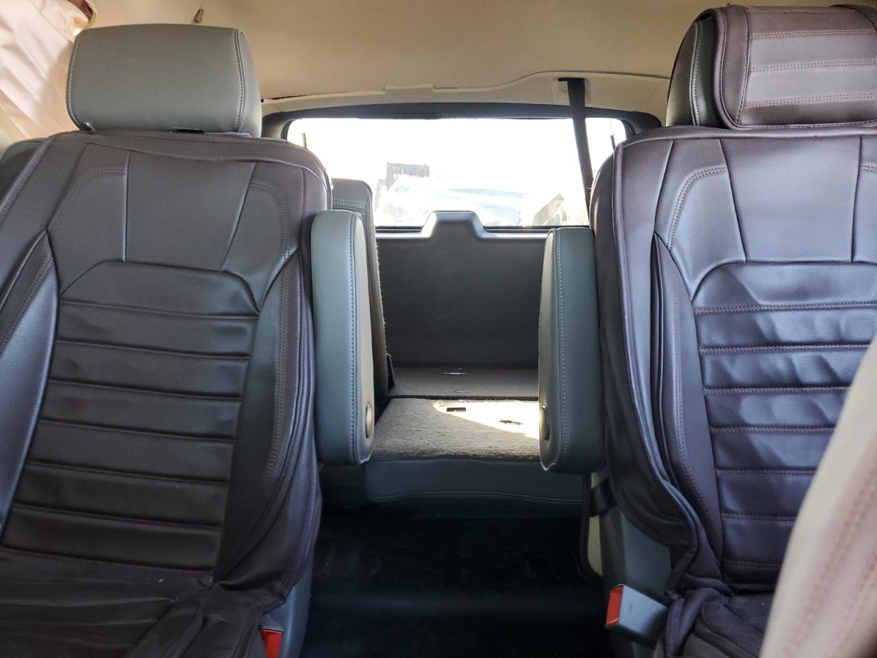 2015 GMC Yukon - Image 10
