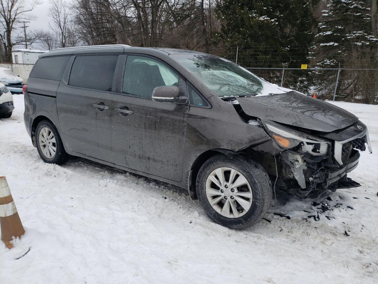 2017 Kia Sedona - Image 4
