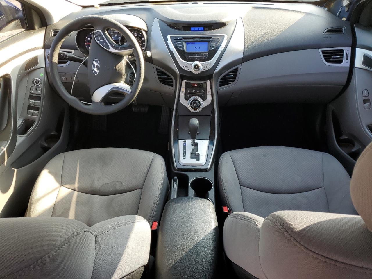 2012 Hyundai Elantra - Image 8