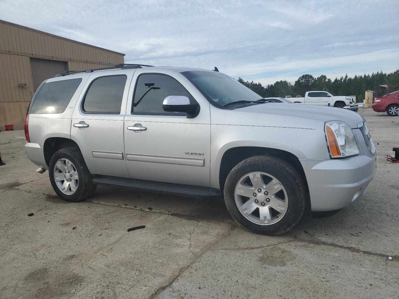 2012 GMC Yukon - Image 4