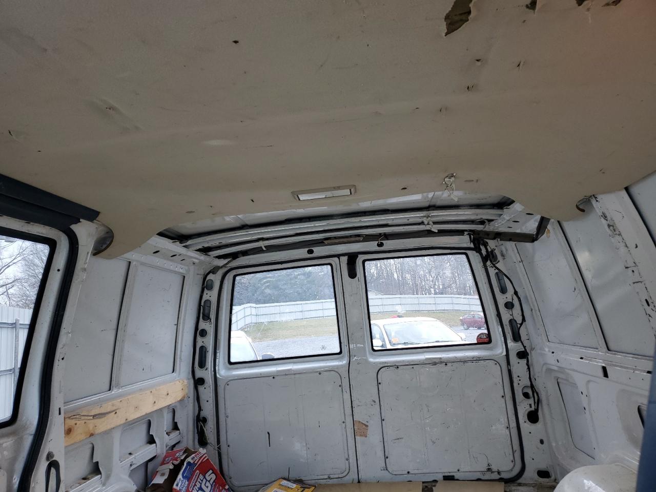 2005 Chevrolet Astro - Image 10
