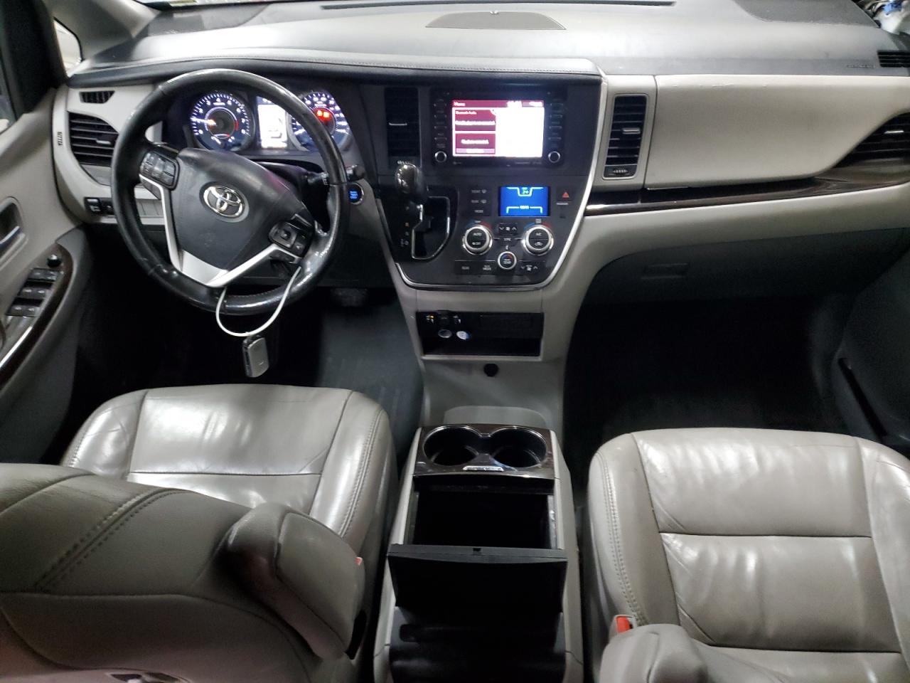 2018 Toyota Sienna - Image 8