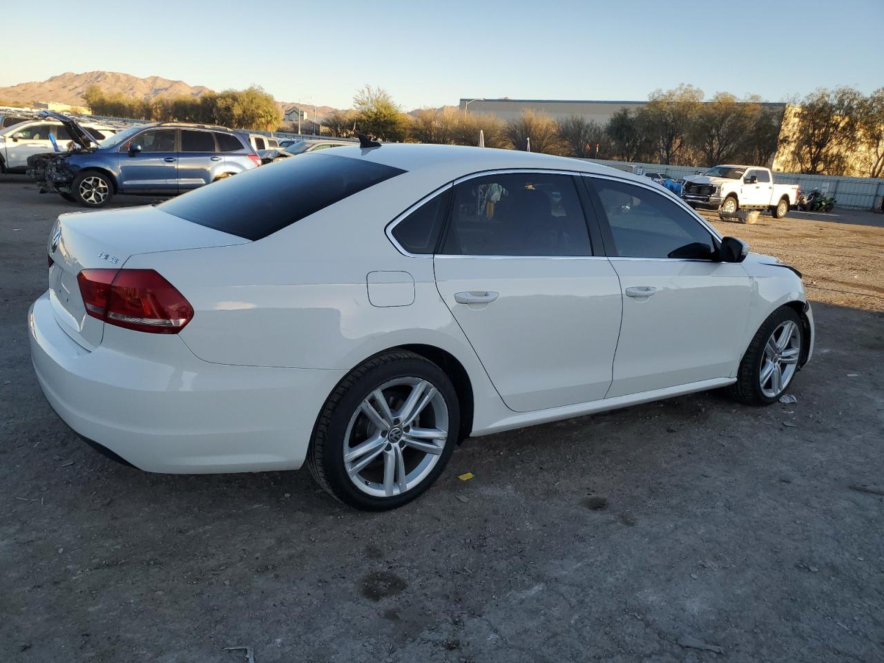 2014 Volkswagen Passat - Image 3