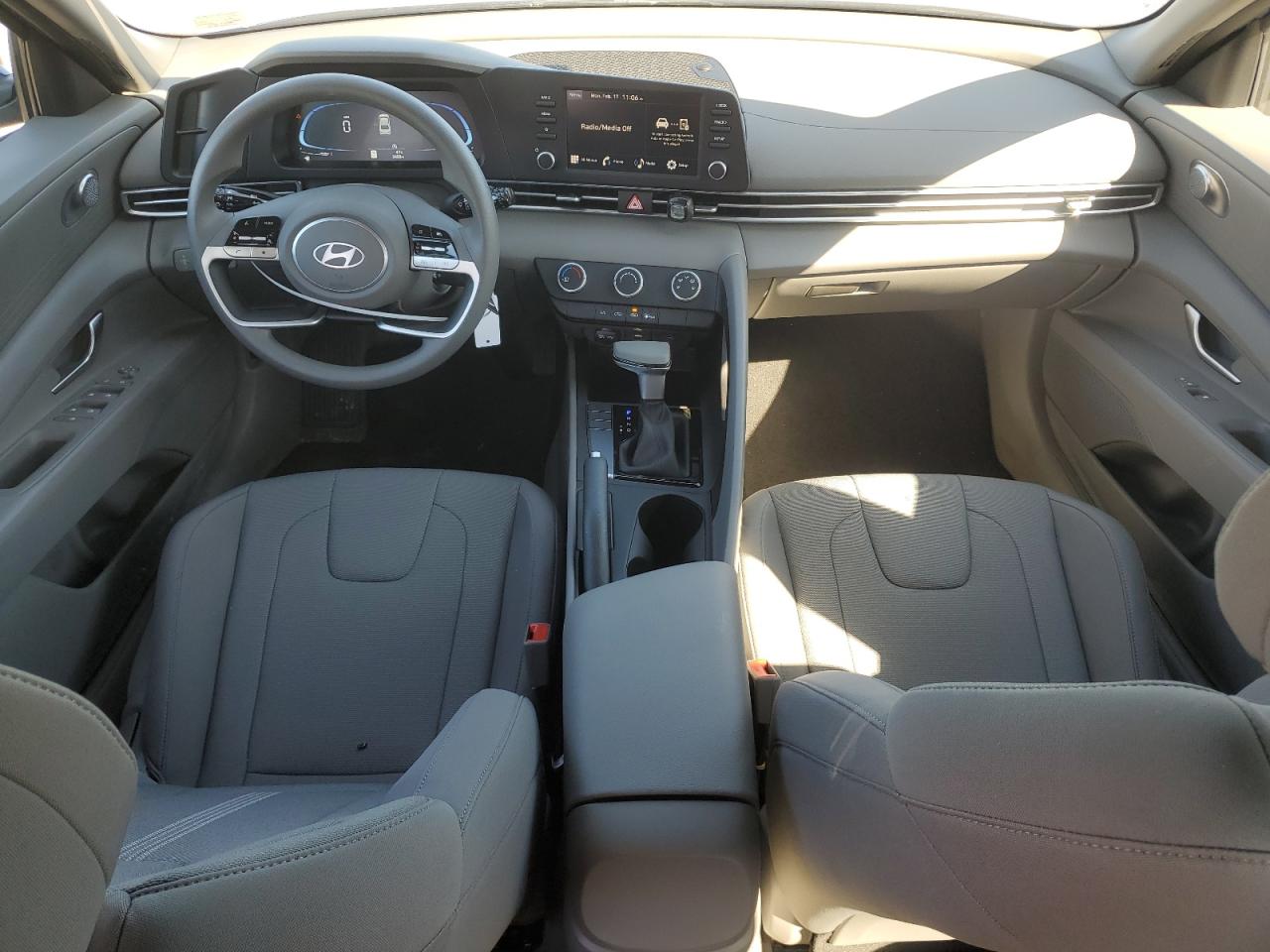 2024 Hyundai Elantra - Image 8