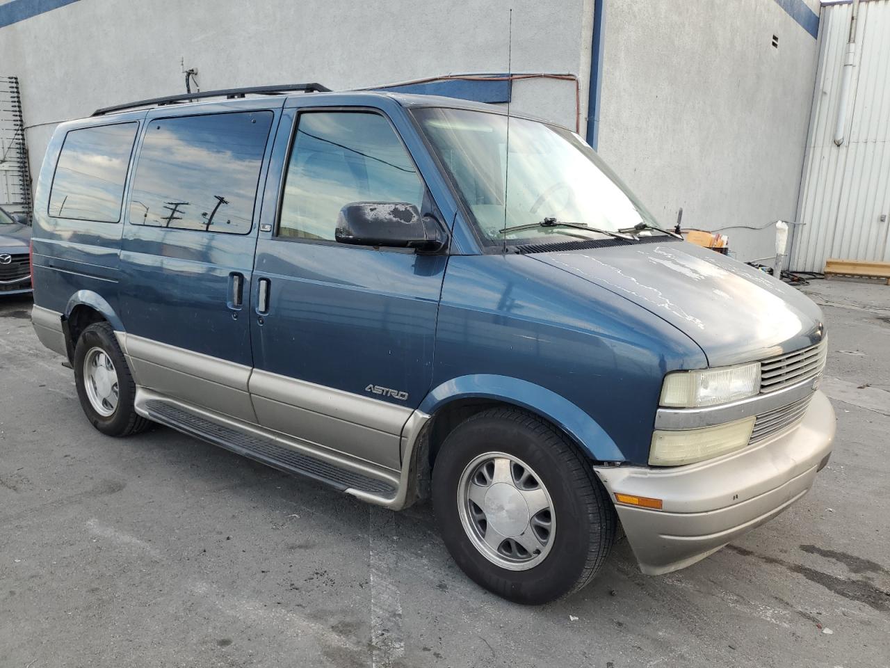 2002 Chevrolet Astro - Image 4