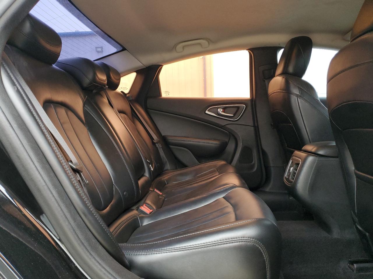2015 Chrysler 200 - Image 10