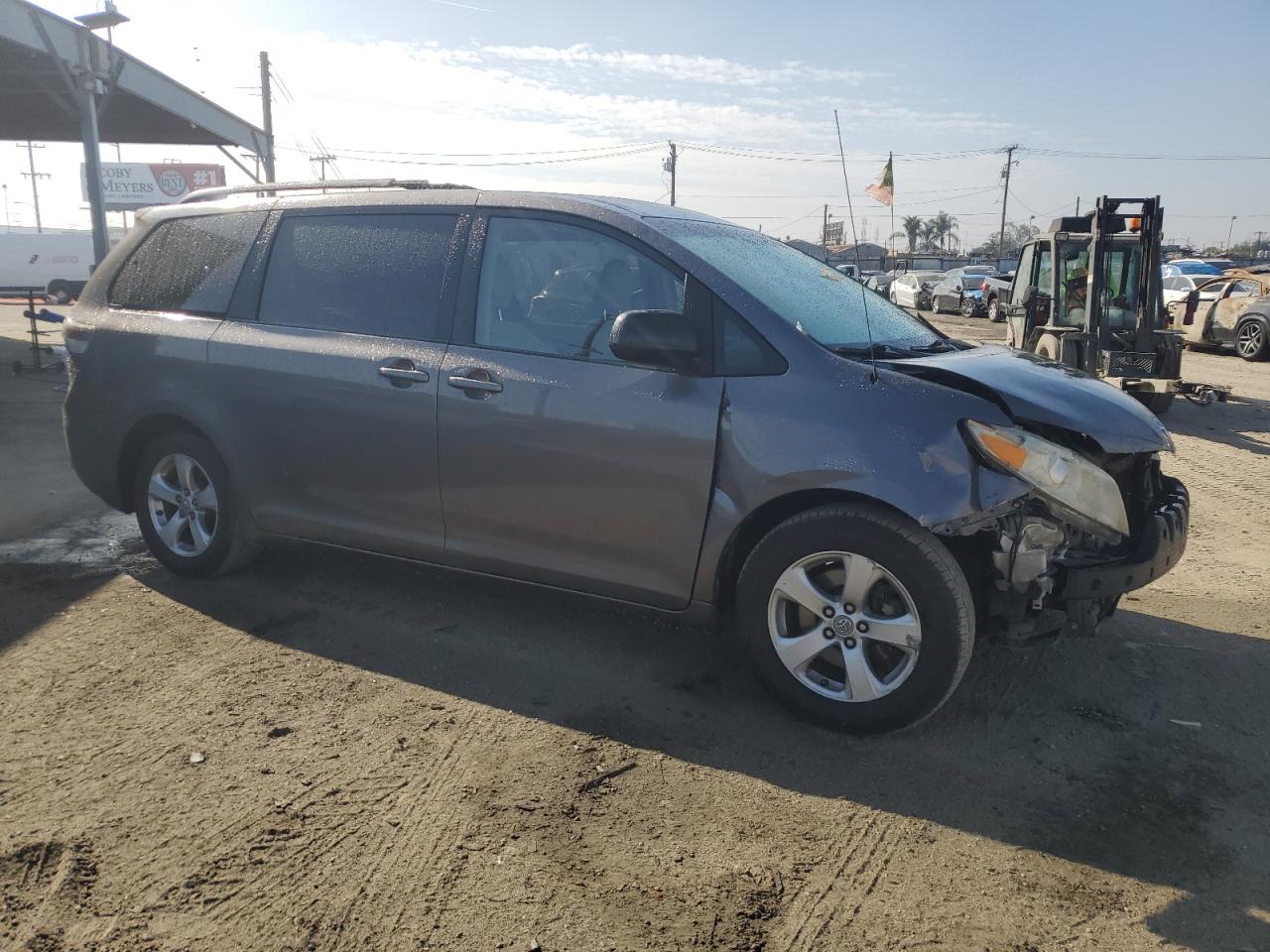 2012 Toyota Sienna - Image 4