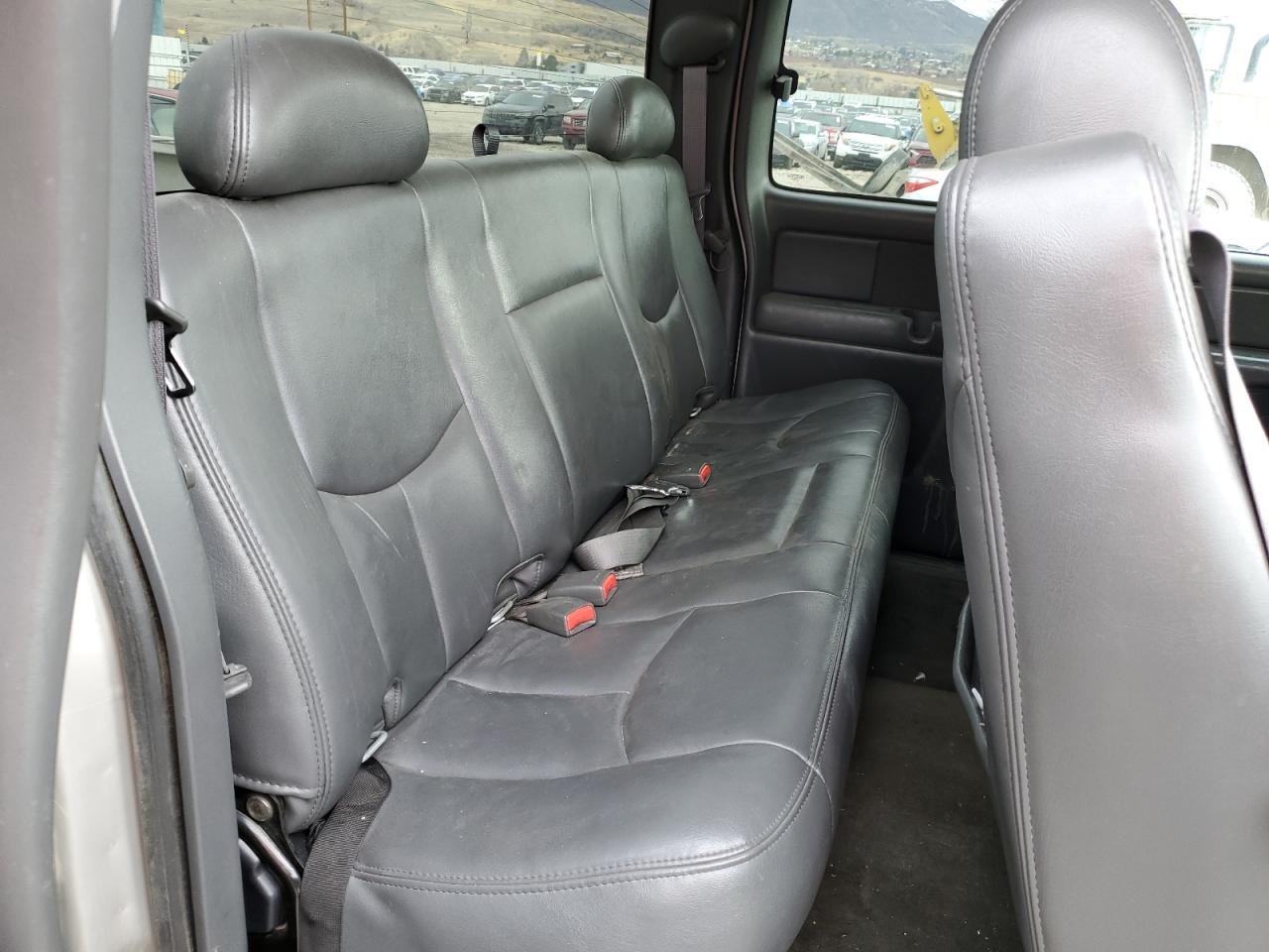 2005 Chevrolet Silverado - Image 10