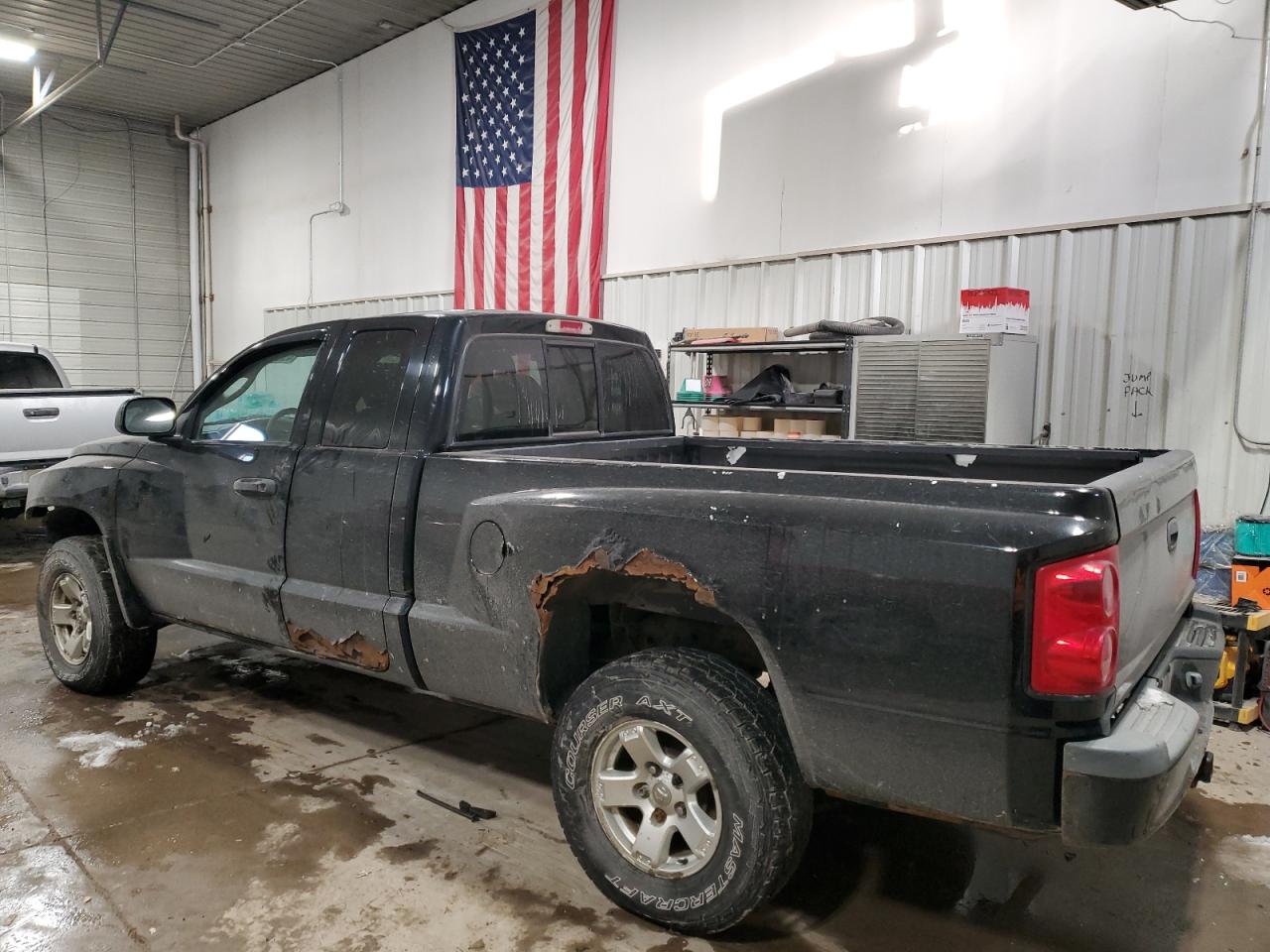 2006 Dodge Dakota - Image 2