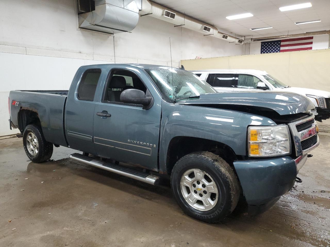 2009 Chevrolet Silverado - Image 4
