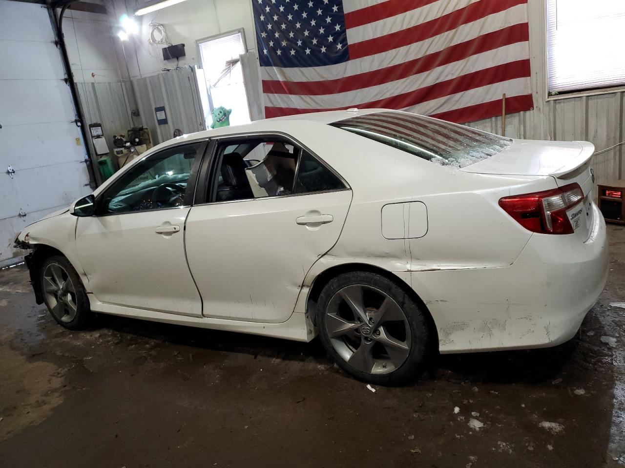 2014 Toyota Camry - Image 2