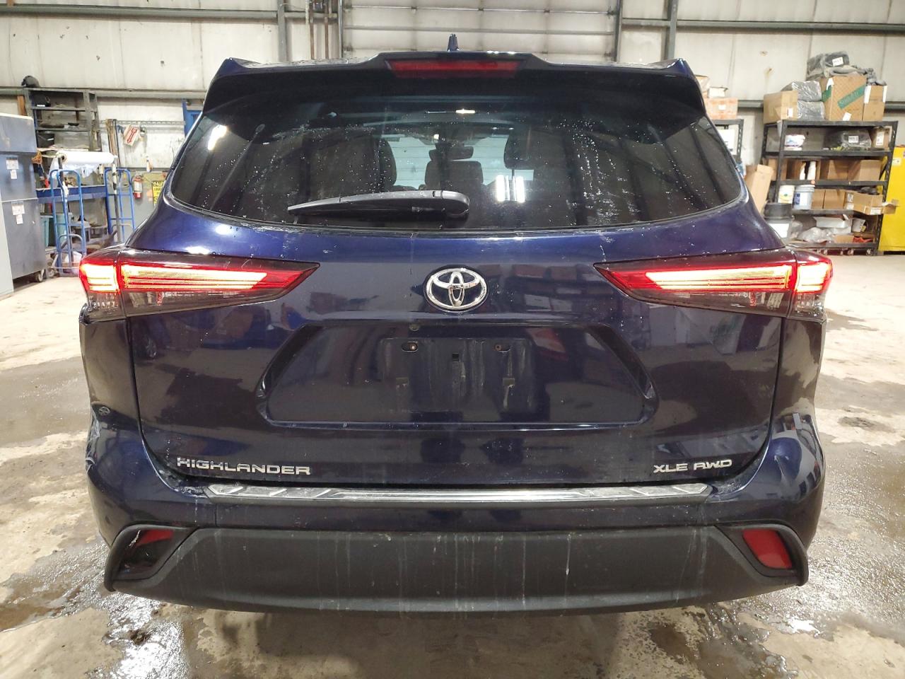 2022 Toyota Highlander - Image 6