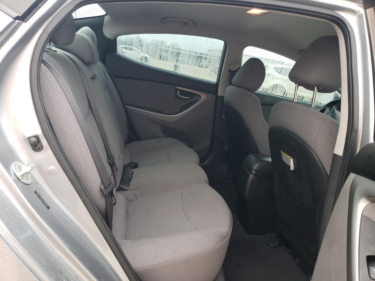 2015 Hyundai Elantra - Image 11
