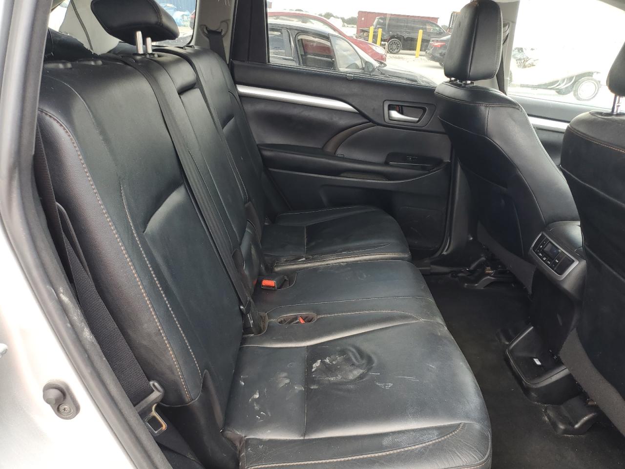 2018 Toyota Highlander - Image 11