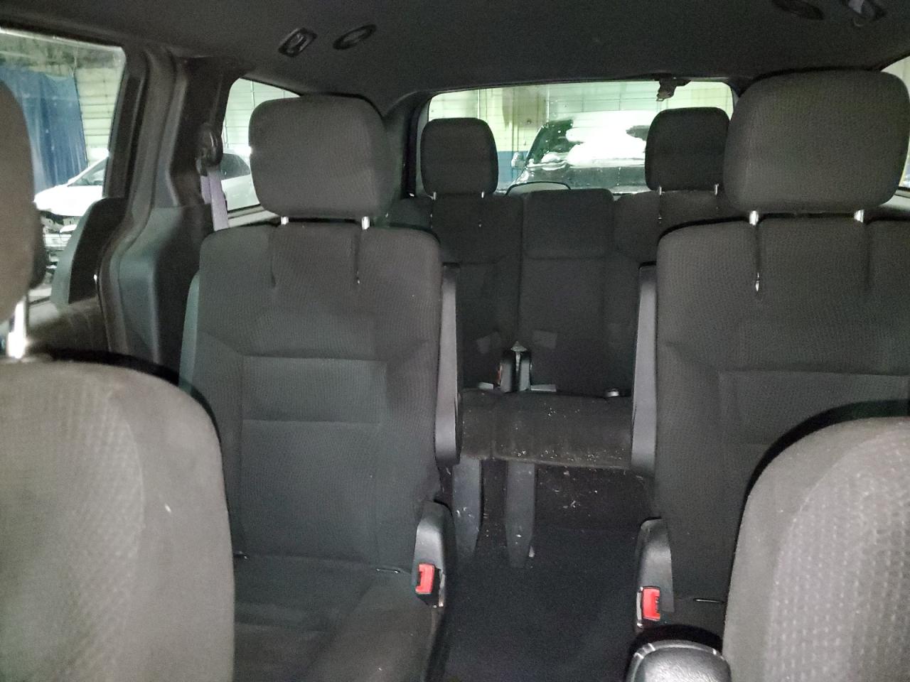 2015 Dodge Caravan - Image 10