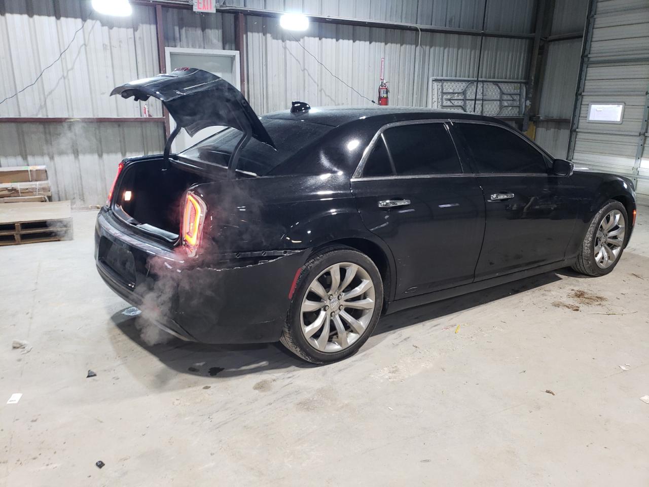 2018 Chrysler 300 - Image 3