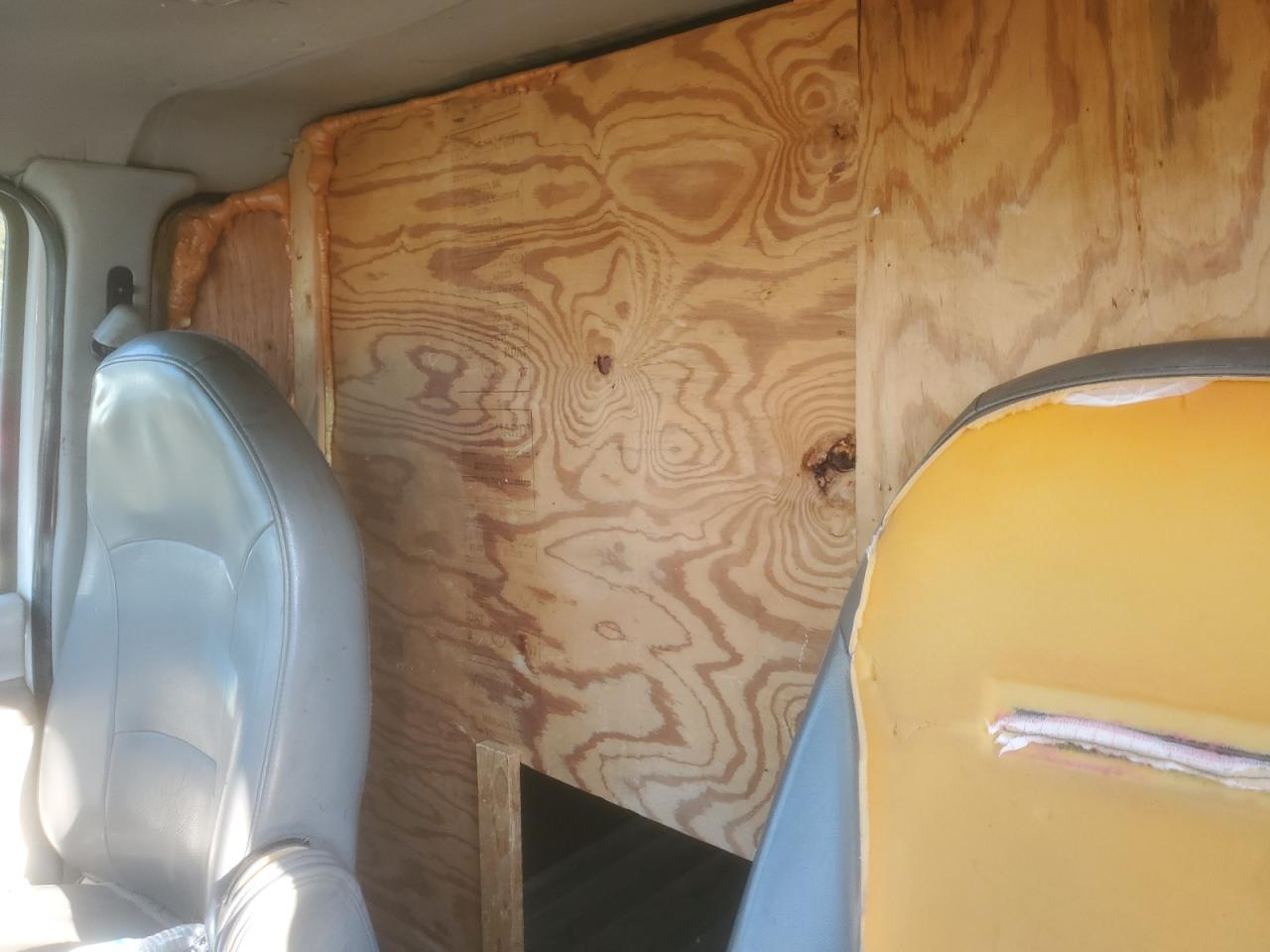 2004 Ford Econoline - Image 10