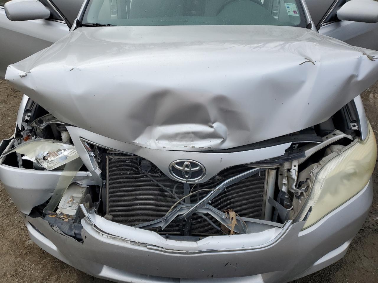 2010 Toyota Camry - Image 12