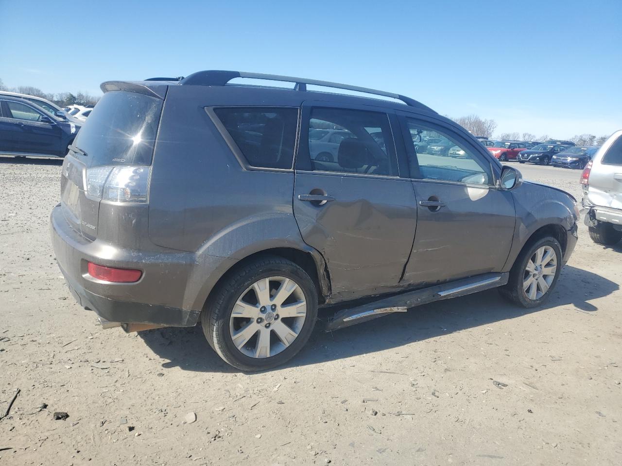 2012 Mitsubishi Outlander - Image 3