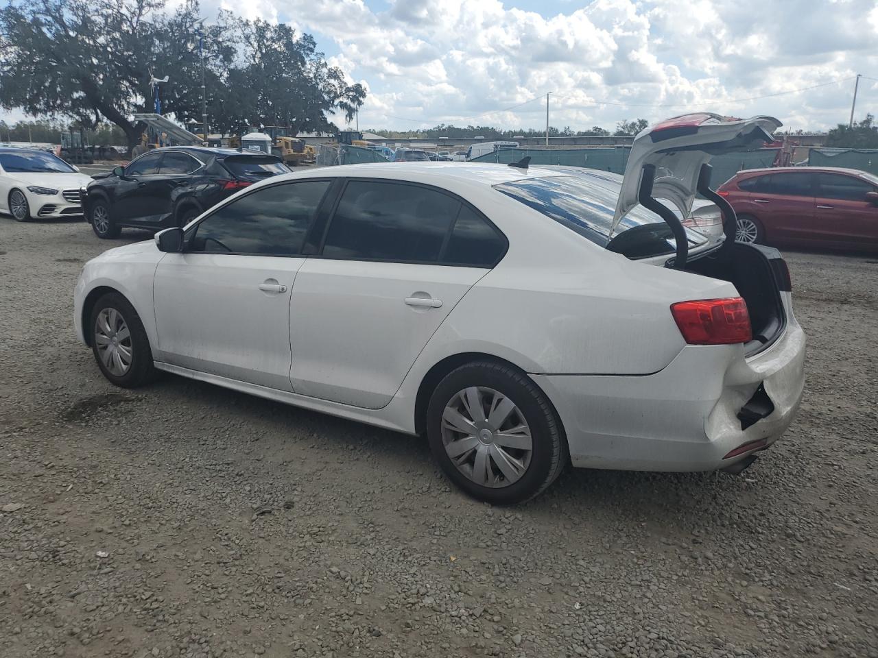 2014 Volkswagen Jetta - Image 2