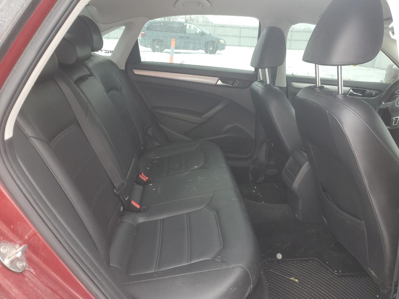 2015 Volkswagen Passat - Image 10