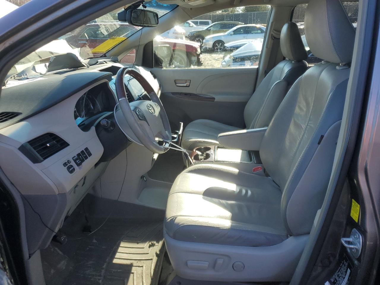 2011 Toyota Sienna - Image 7