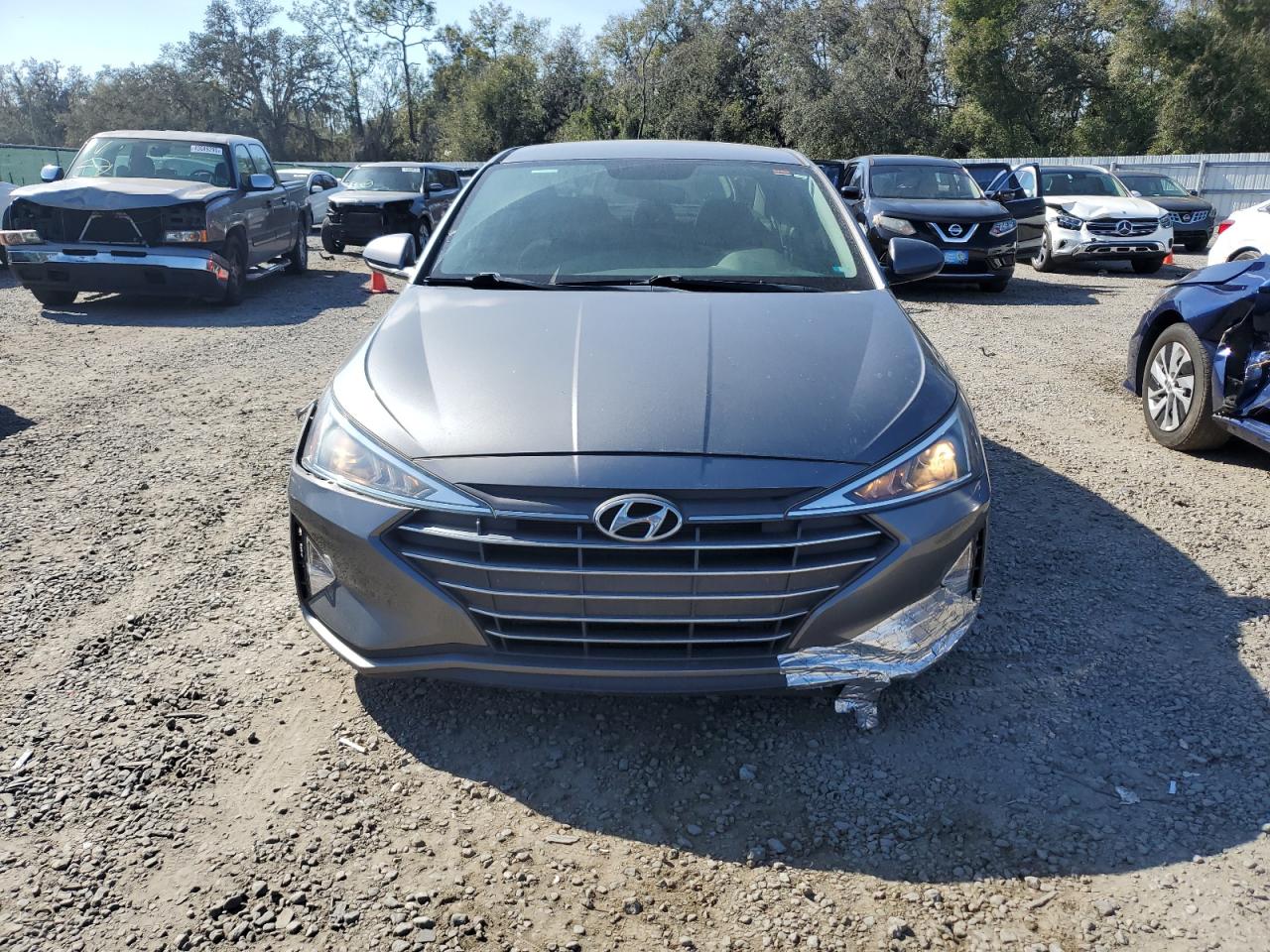 2019 Hyundai Elantra - Image 5
