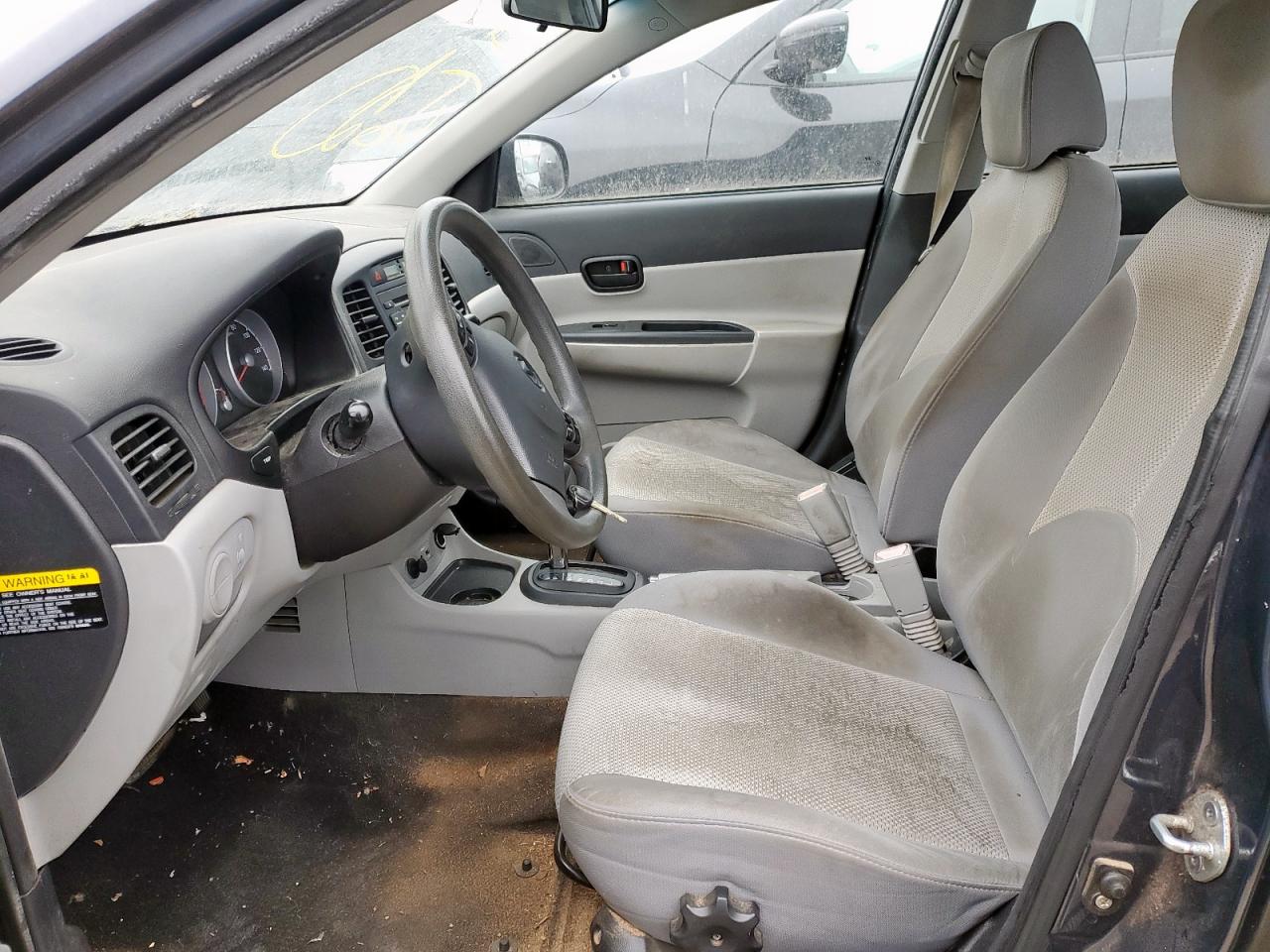 2011 Hyundai Accent - Image 7