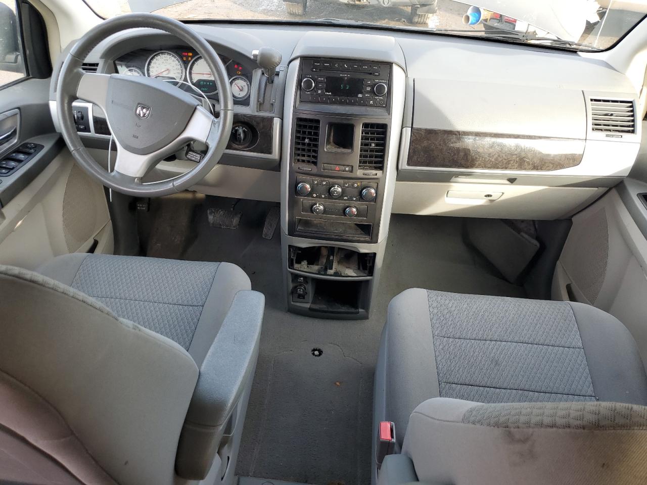 2010 Dodge Caravan - Image 8