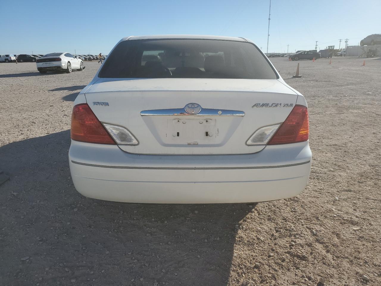 2000 Toyota Avalon - Image 6