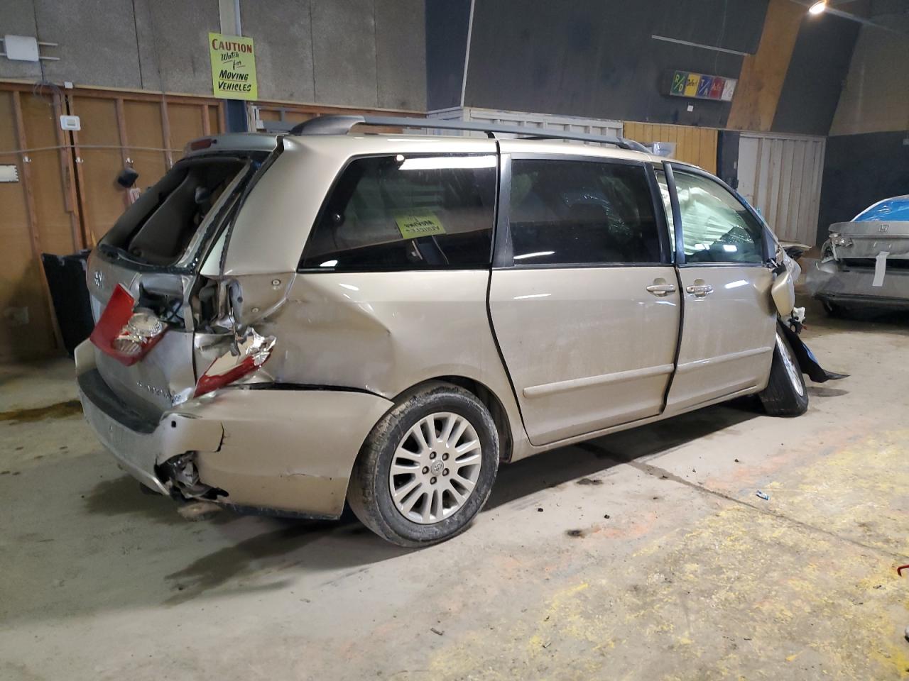 2009 Toyota Sienna - Image 3